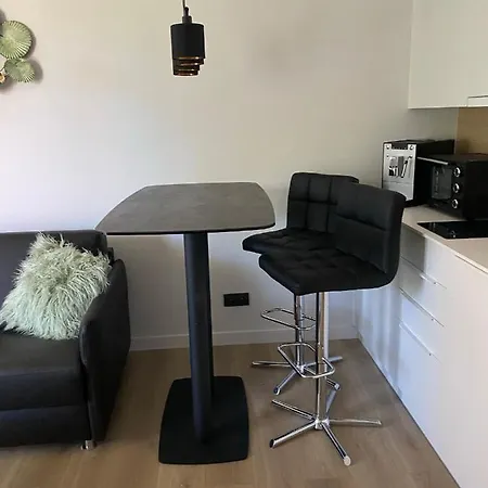 1ive4hil/on Apartment