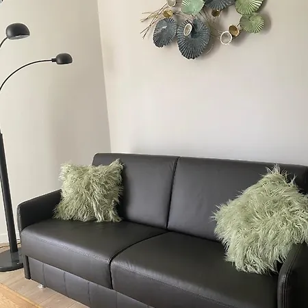 1ive4hil/on Apartment *