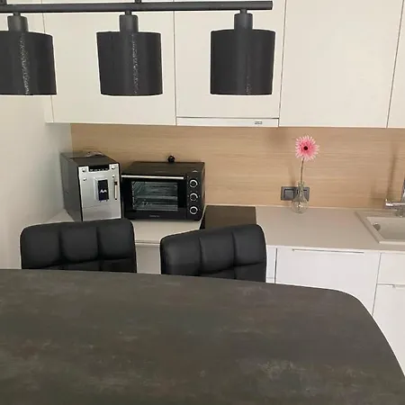1ive4hil/on Appartement